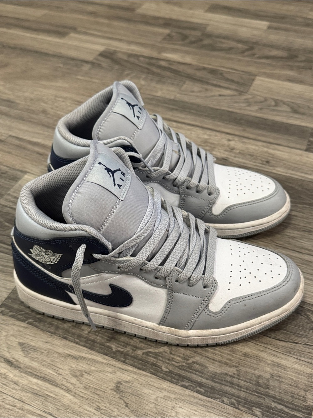Air Jordan 1 Mid wolf grey navy blue men’s sz 8.5